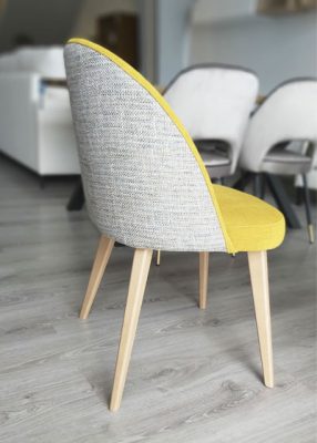 silla tapizada color mostaza 02